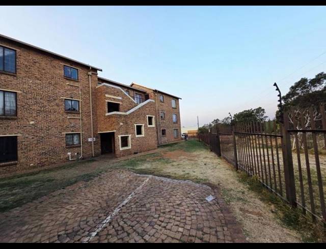 2 BEDROOM APARTMENT FOR SALE IN CHLOORKOP